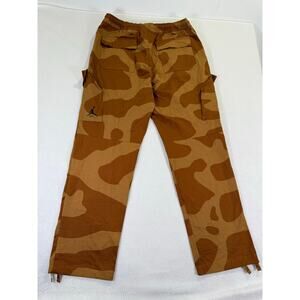 Jordan Essentials Chicago Men’s Size L Camo Trousers Ale Brown